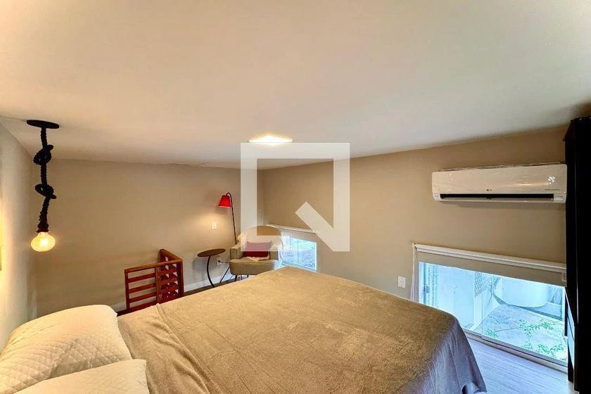 Wood or laminate floors in a one-bedroom apartment, 24 m² — photo 5
