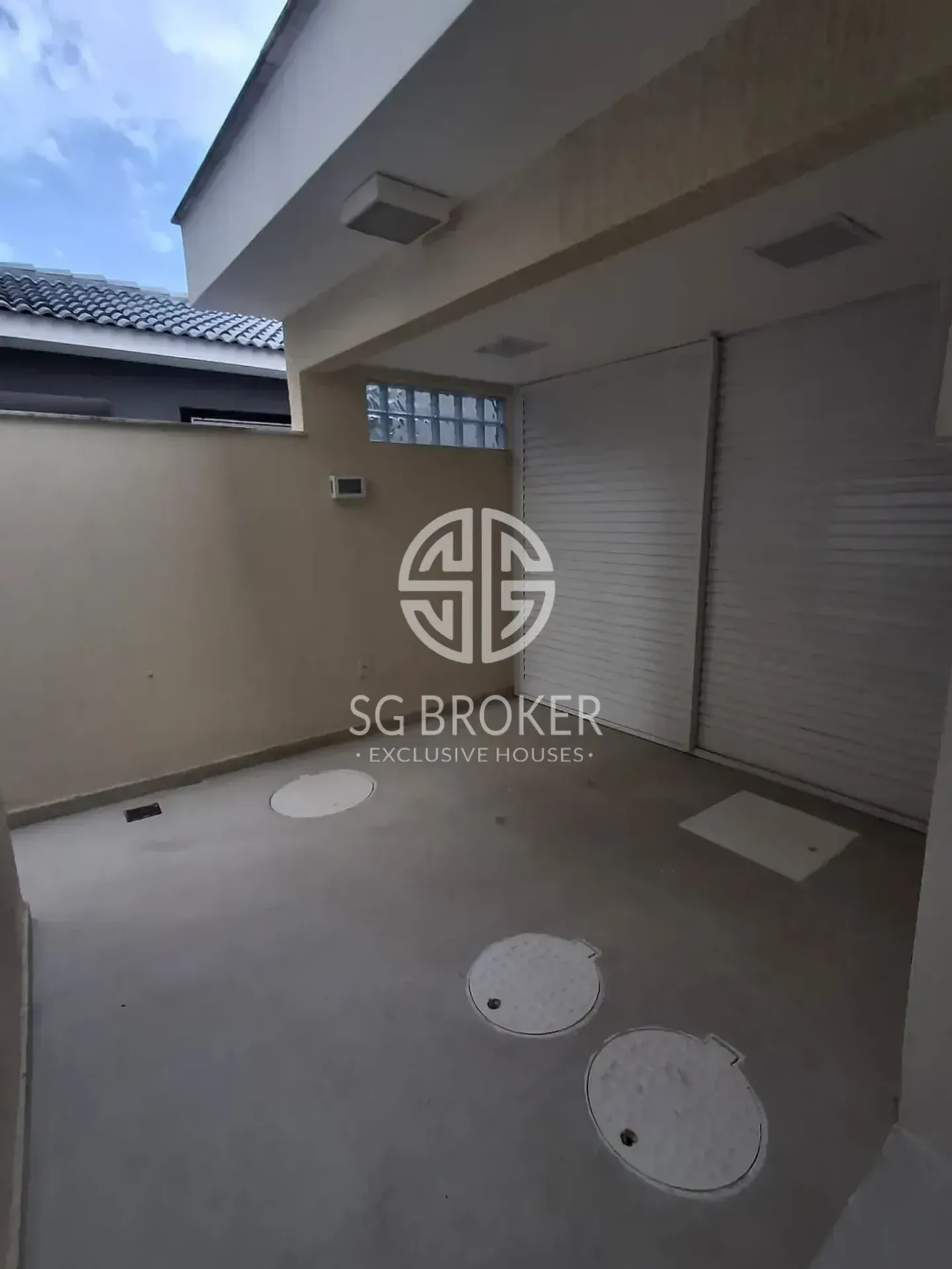 Casa com 5 suítes e 5 banheiros, 330 m² — photo 53