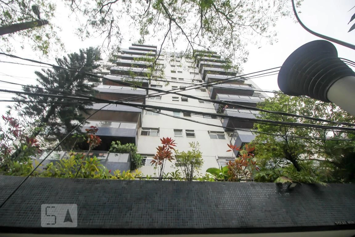 3-bedroom apartment with a glass-enclosed balcony — photo 90