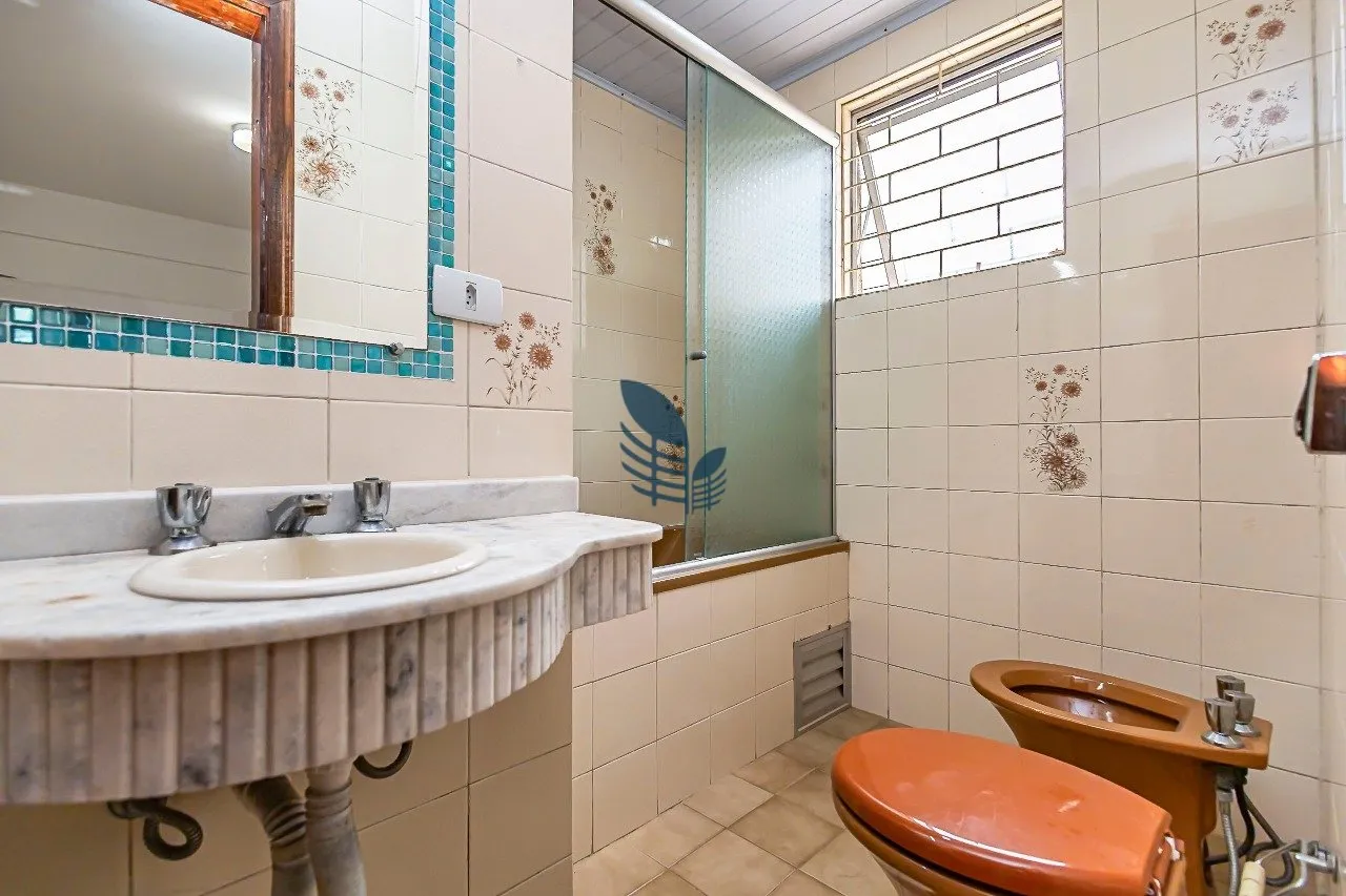 2-bedroom apartment with a bathtub in Curitiba — photo 11