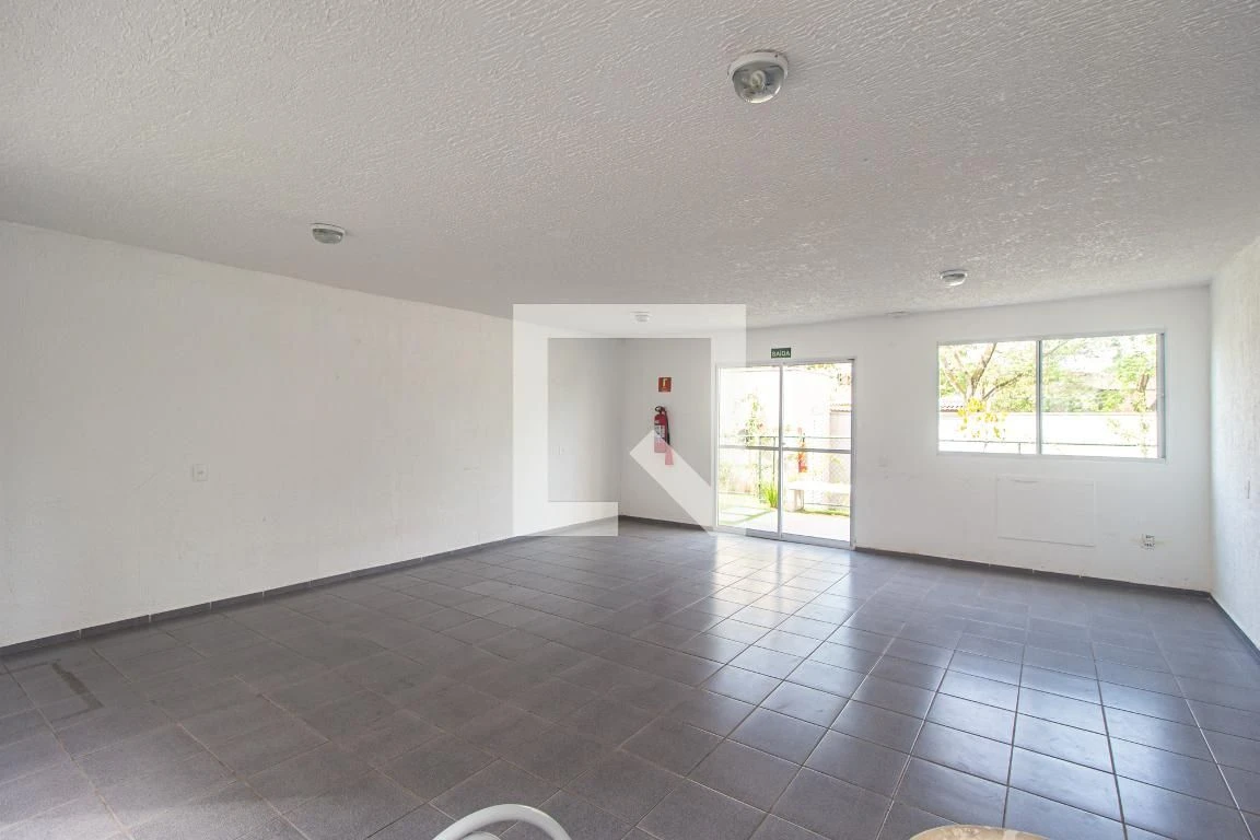 Apartamento com 2 quartos e 1 vaga, pisos de cerâmica — photo 9
