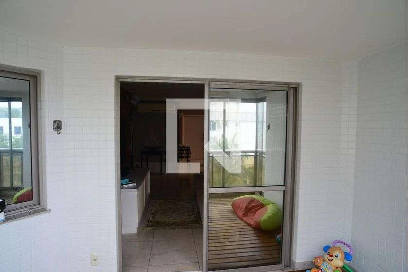 4-bedroom apartment with enclosed glass balcony — photo 27