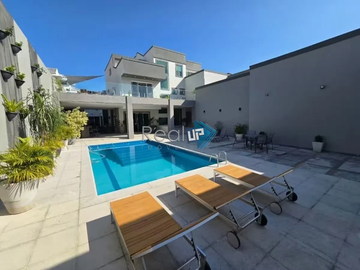Furnished house with 6 en-suite bedrooms and private garden