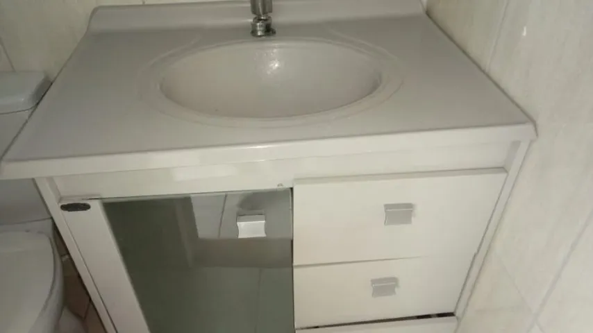 Estúdio sem mobília com cozinha aberta a gás e área de lavanderia — photo 4