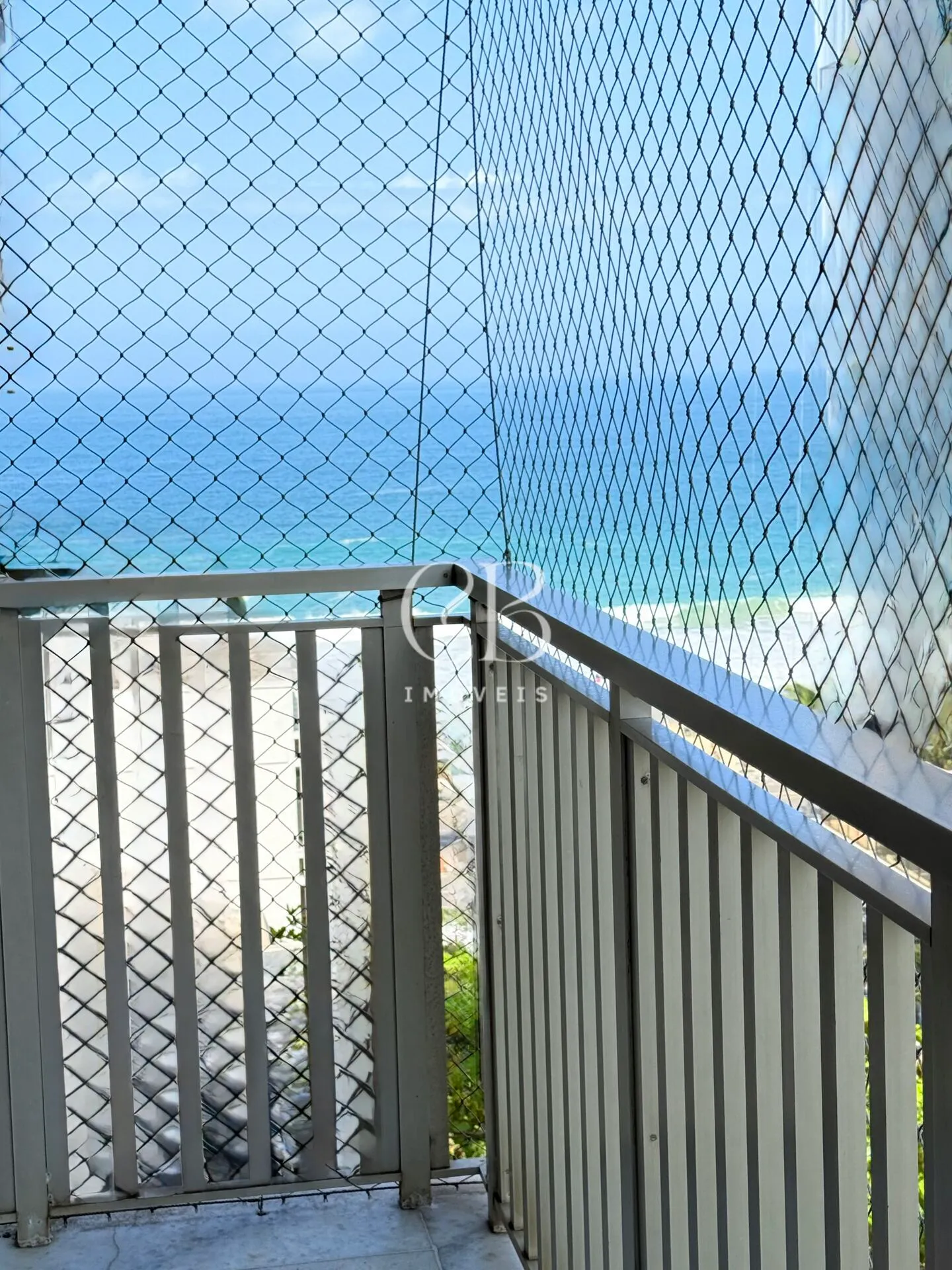 Apartment with 4 bedrooms and a glass-enclosed balcony — photo 25