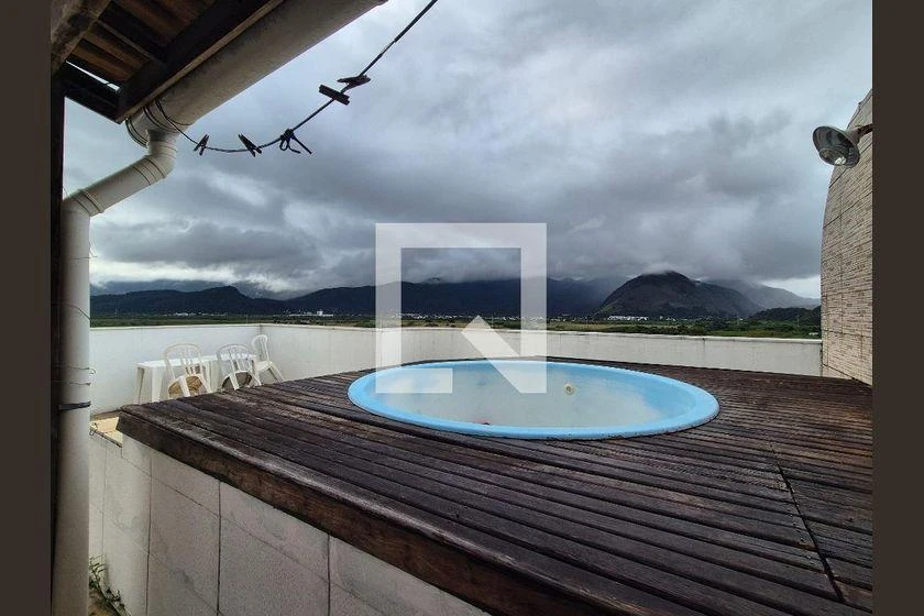 Furnished 3-bedroom apartment with glass balcony — photo 17