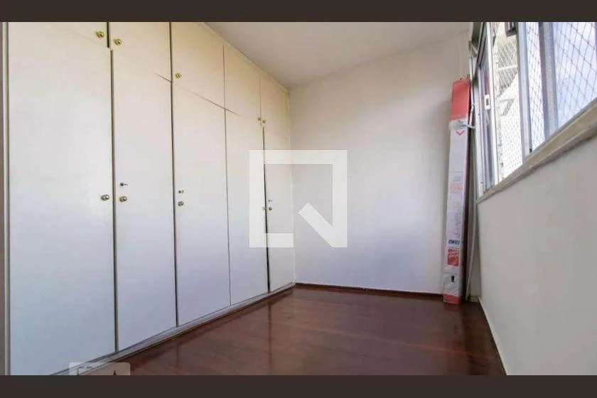 2-bedroom apartment with wood or laminate floors — photo 6