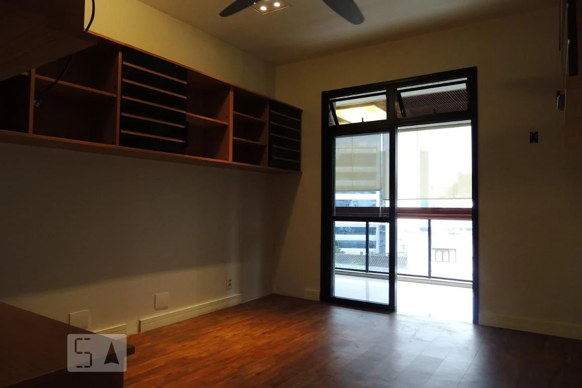 Apartamento de 4 quartos com janelas do piso ao teto — photo 73