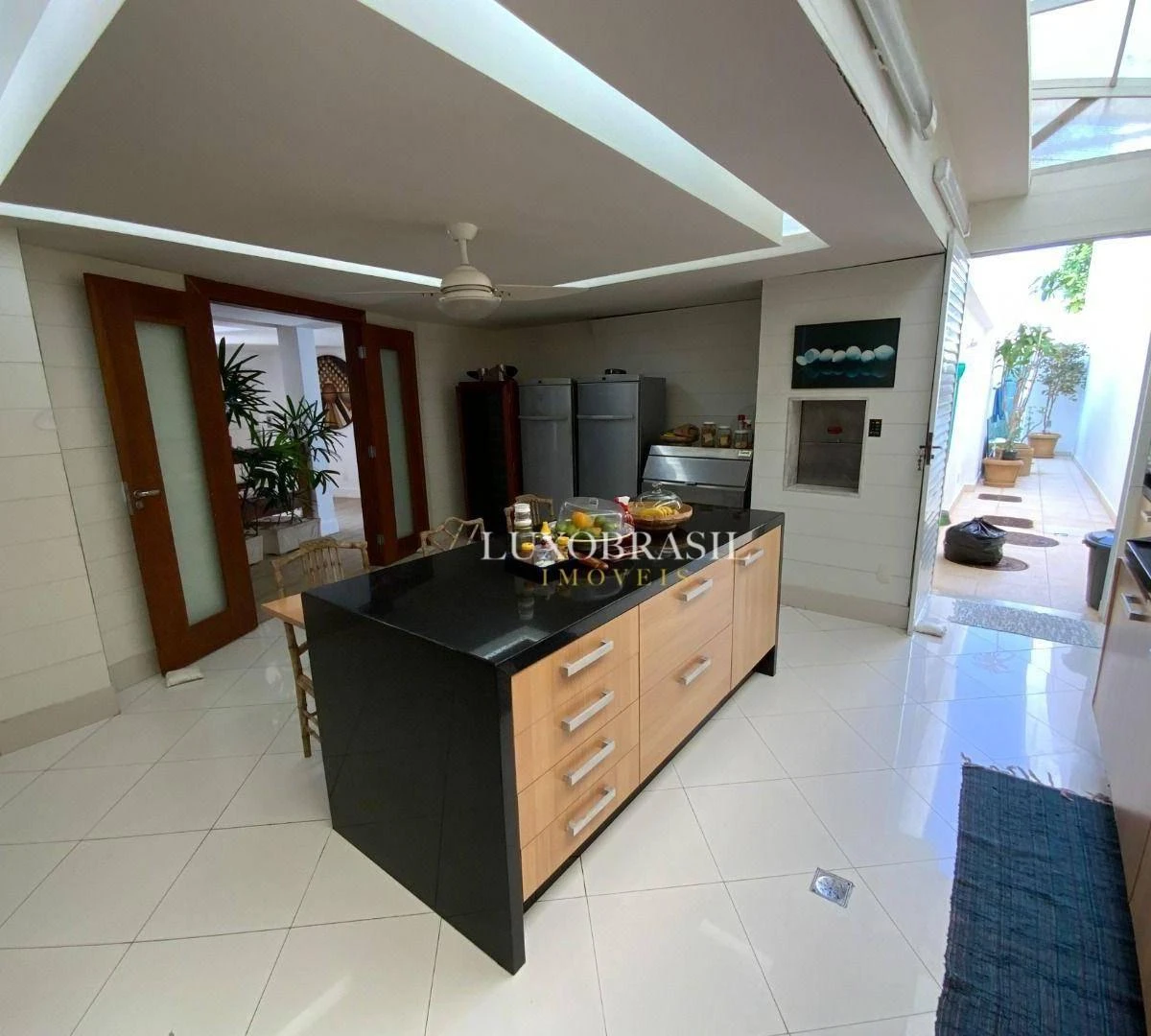 Apartment with 4 suites and access to shared pool — photo 26