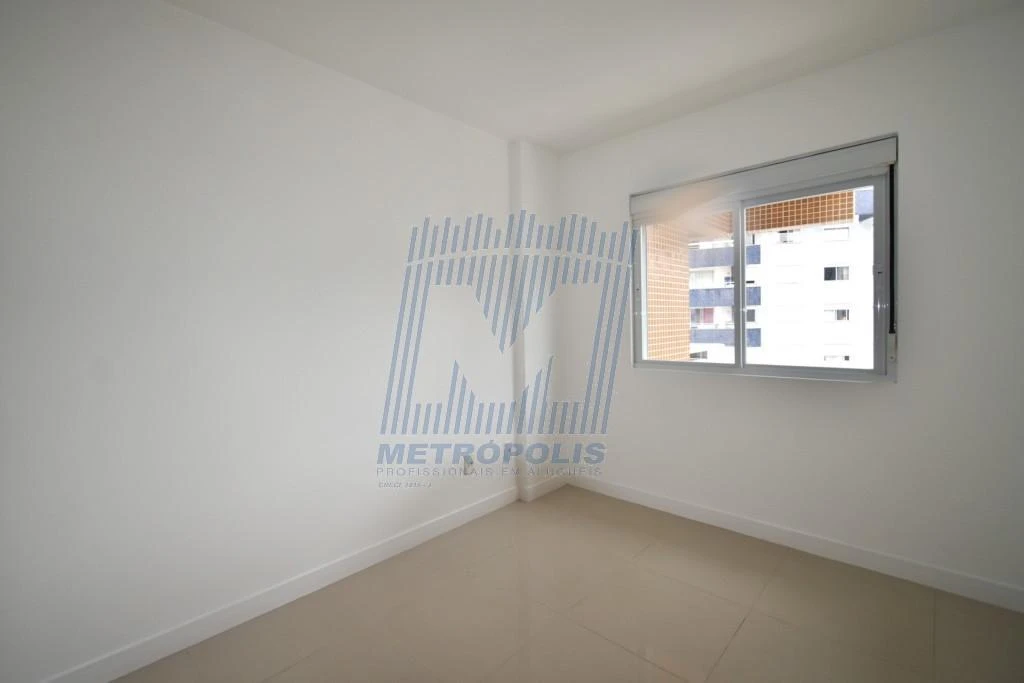 2-bedroom apartment with a mountain view — photo 13