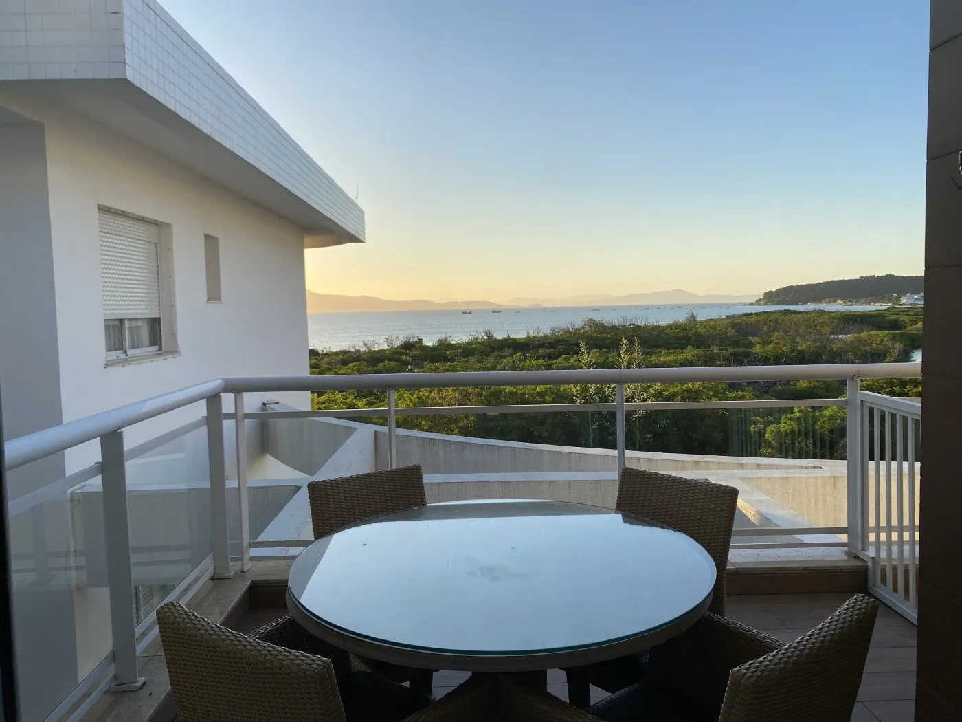 318 m² apartment with a bathtub and a water view — photo 36