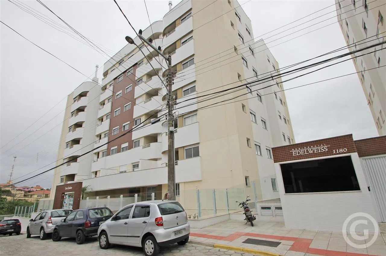 Balcony with a grill in a 3-bedroom apartment, 84 m² — photo 10