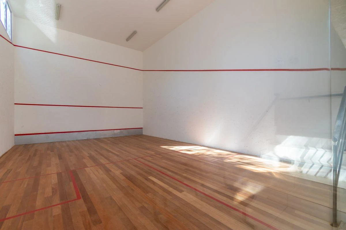 3-bedroom apartment with a home office — photo 32