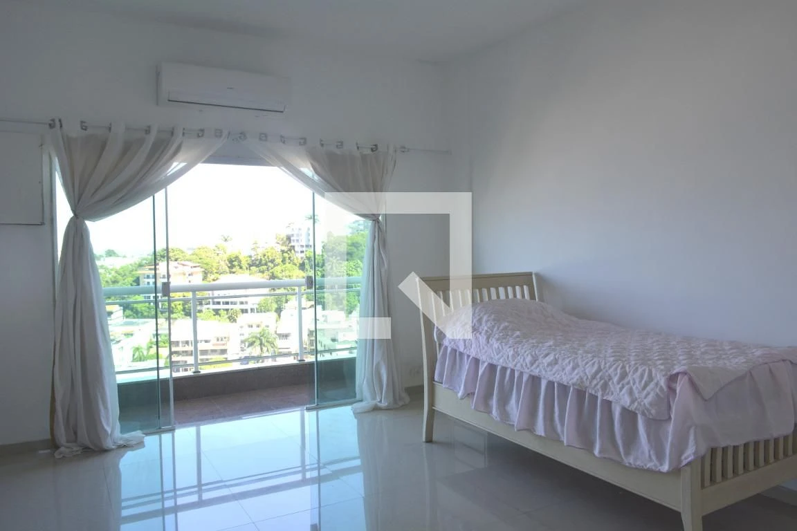 5-bedroom house with a garden — photo 11