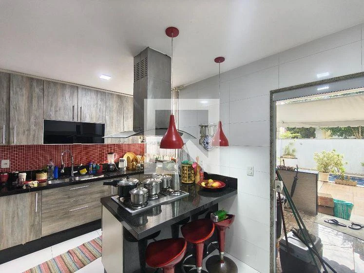 Dishwasher in a 4-bedroom house, 220 m² — photo 11