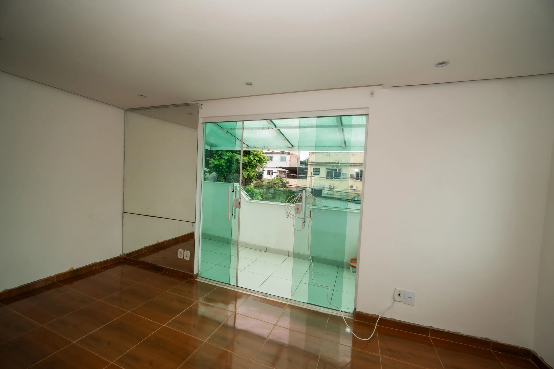 House, 70 m², with a glass-enclosed balcony — photo 37