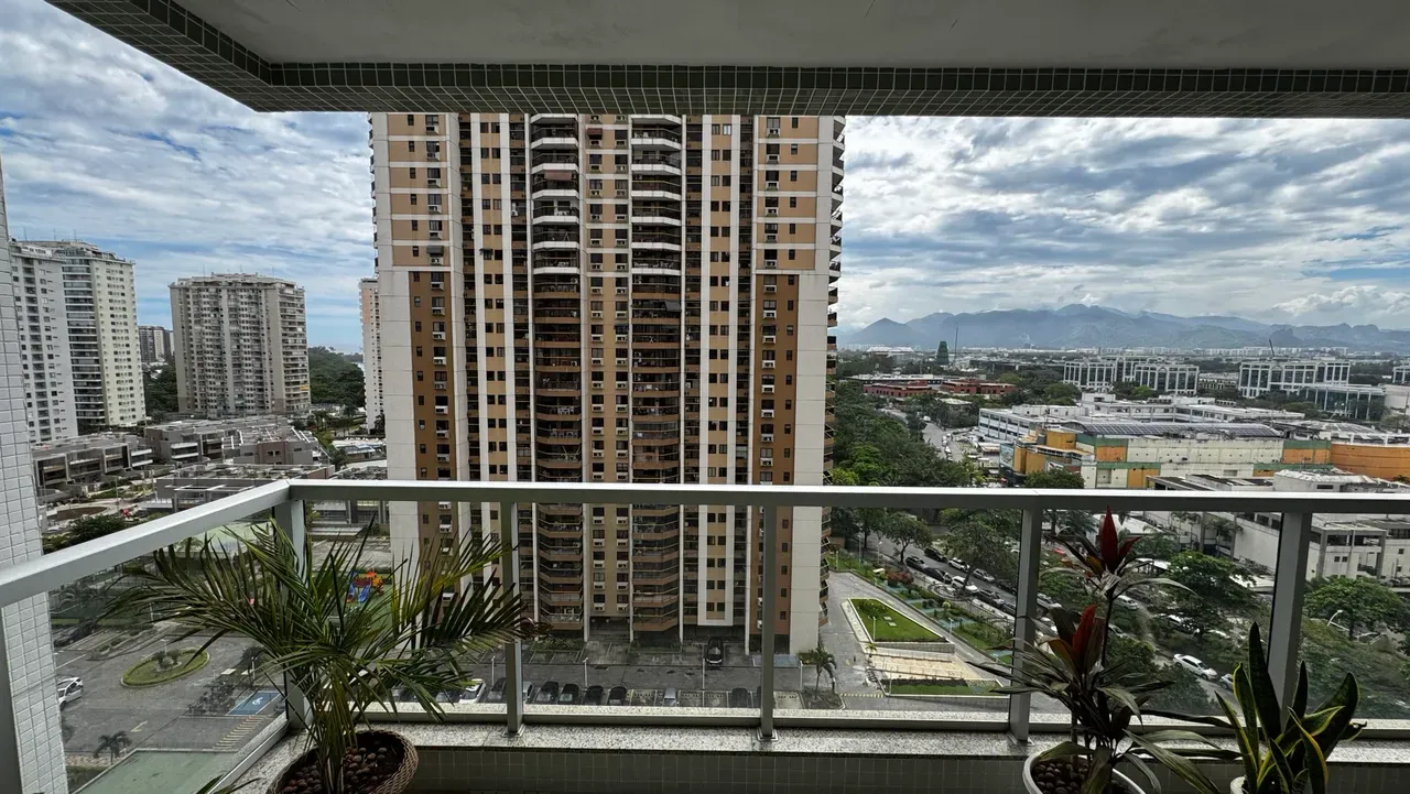 Furnished apartment, 88 m², with a glass-enclosed balcony — photo 4