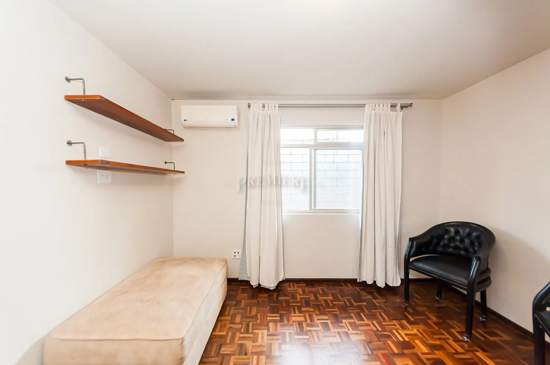 230 m² unfurnished apartment with 4 bedrooms and private garden — photo 10