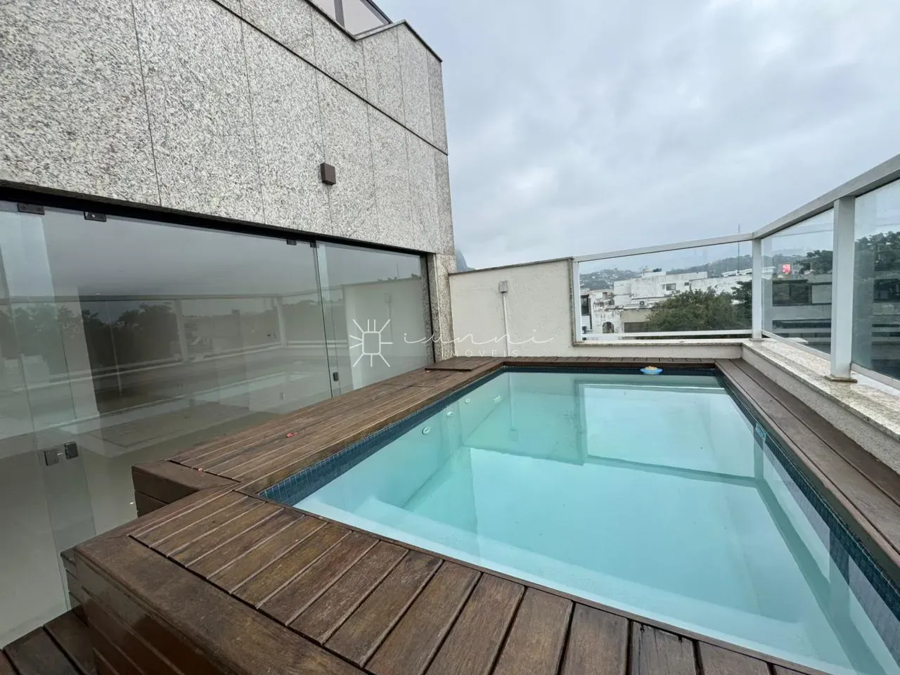 Apartamento com 4 quartos e 5 banheiros com terraço — photo 10