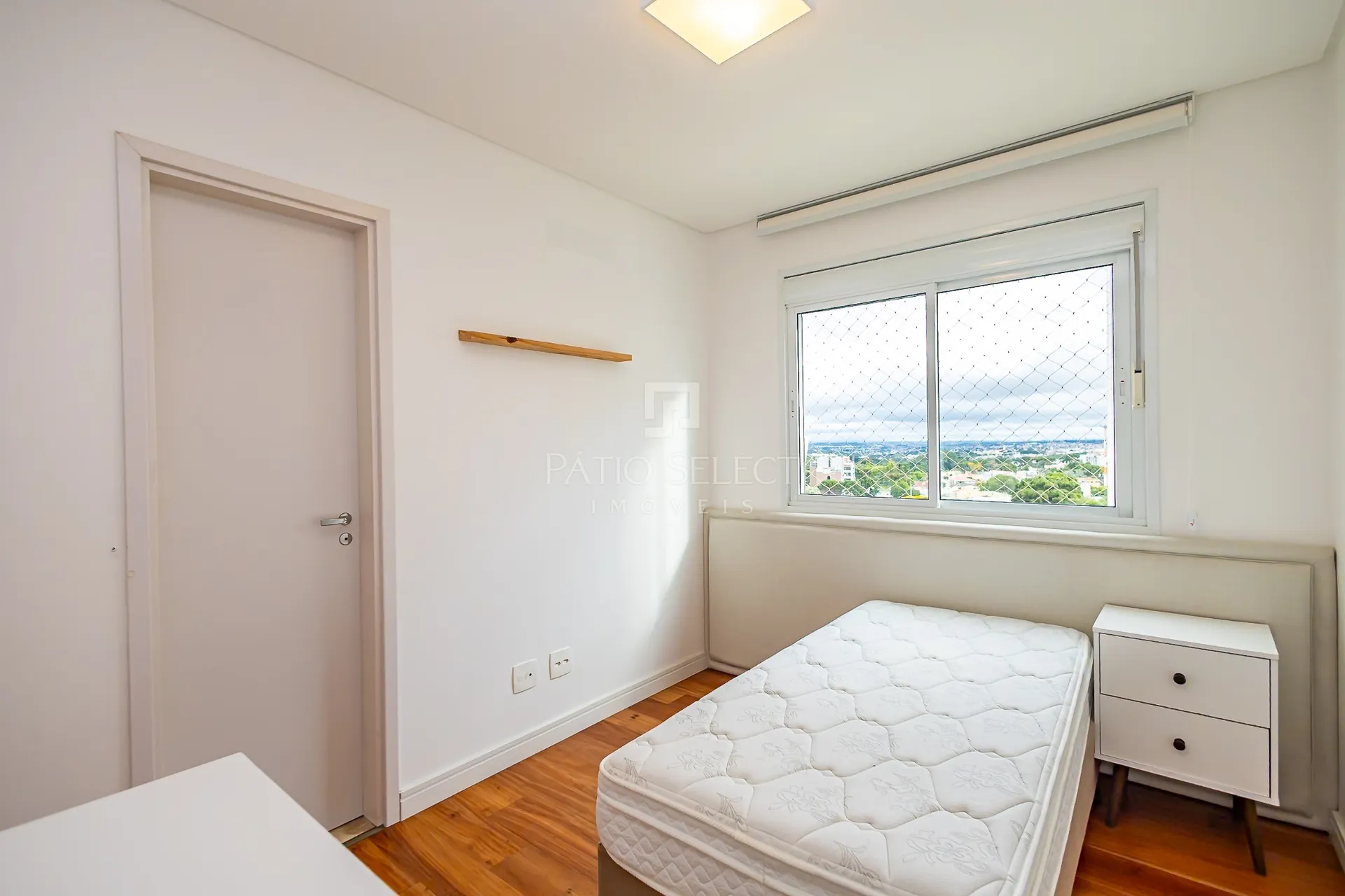 4-bedroom apartment with a fireplace — photo 50