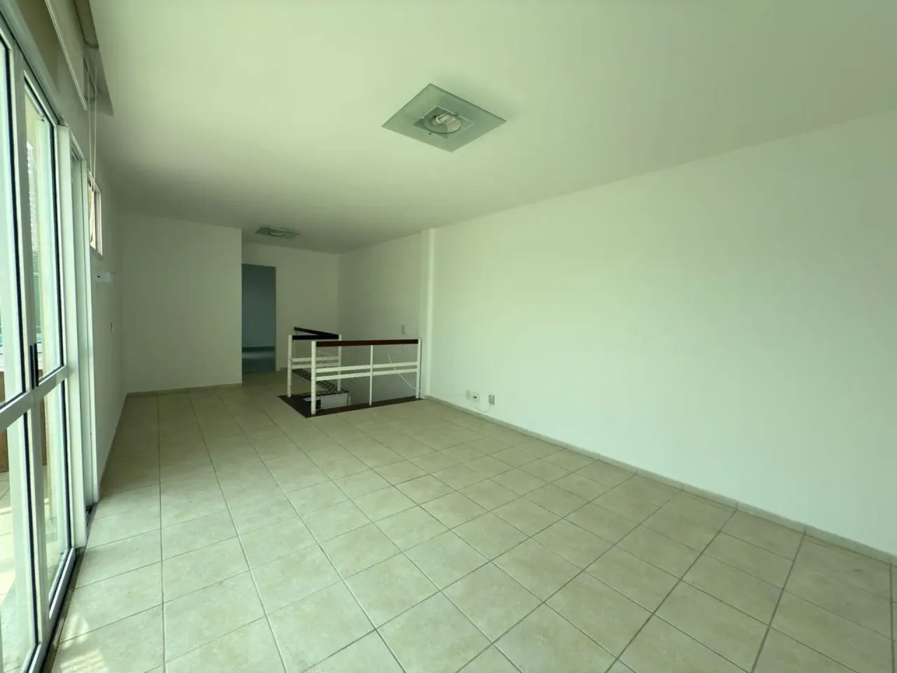 3-bedroom apartment in a building with a gym — photo 11