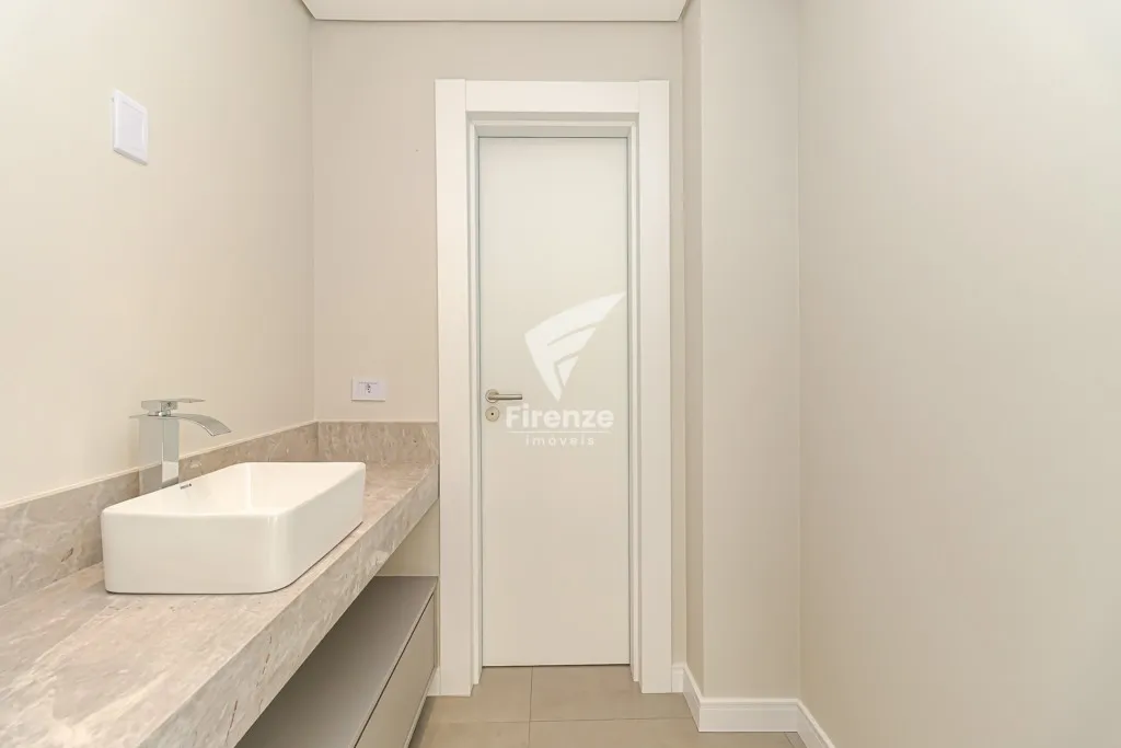 Furnished house with 4 bedrooms and 320 m² — photo 89