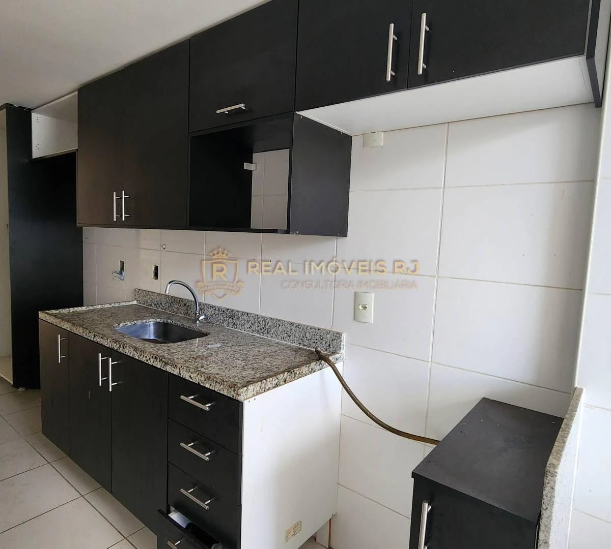 Unfurnished apartment with 3 bedrooms and 2 bathrooms — photo 8