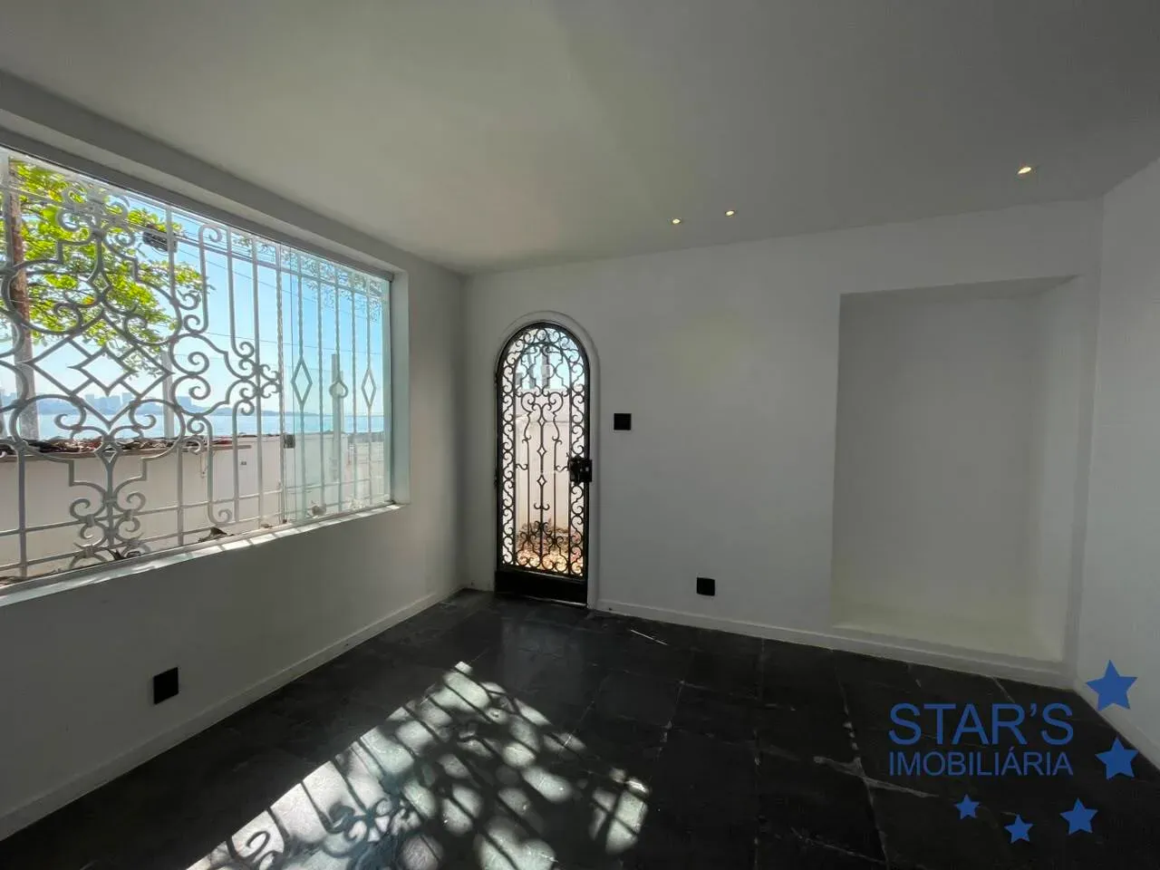 Будинок 250 м² із вікнами від підлоги до стелі — photo 6