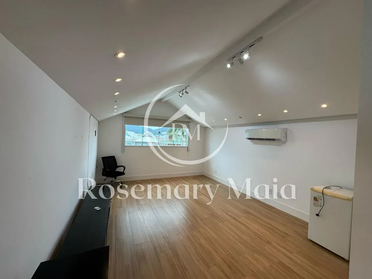 Furnished house with 4 bedrooms and 360 m² — photo 38