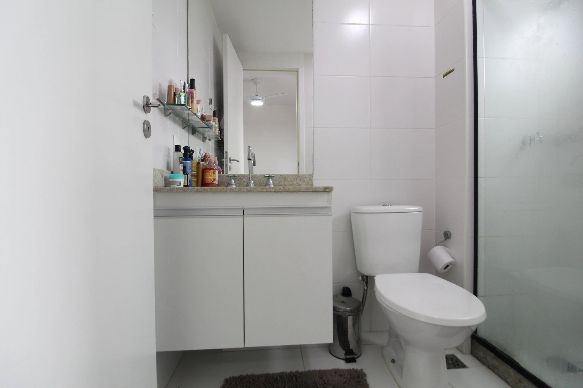 Apartamento mobiliado com 3 quartos, 2 banheiros e varanda — photo 27