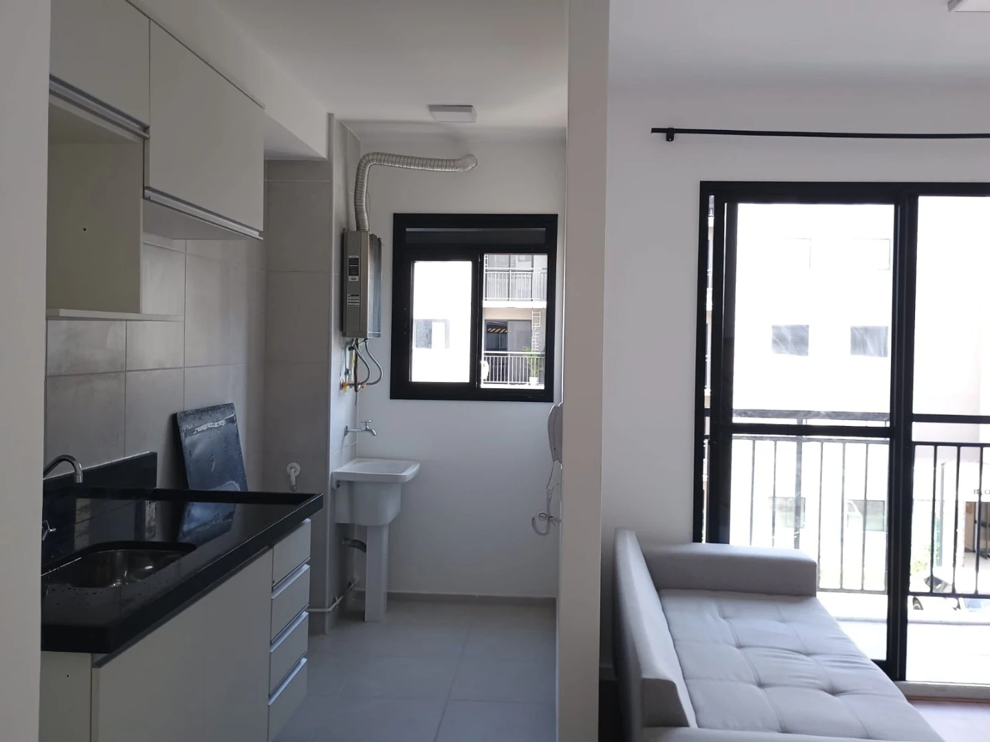 Деревянный пол или ламинат и 2 спальни: квартира 45 м² — photo 2