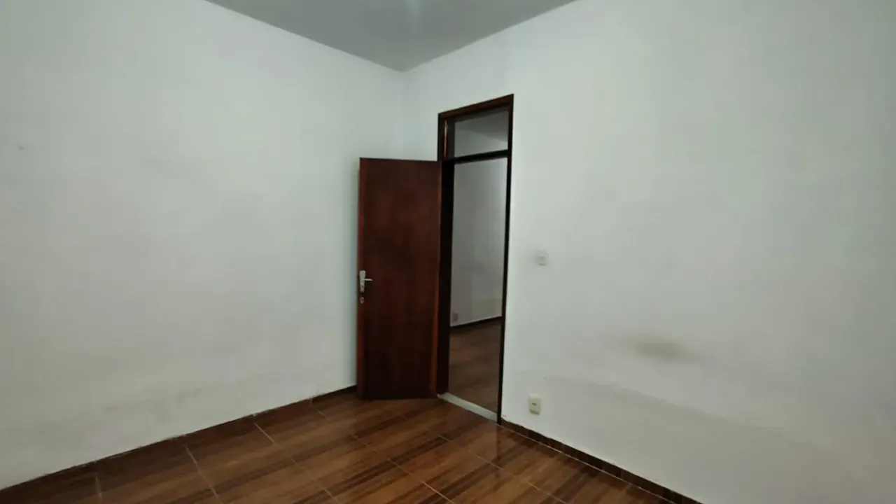 Unfurnished house with 7 bedrooms and 1 suite — photo 22
