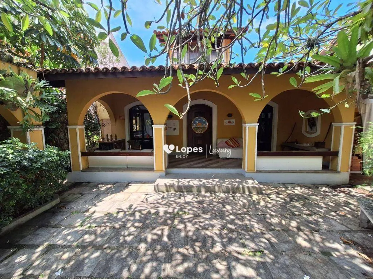 House with 5 bedrooms and 5 baths, separate kitchen — photo 13