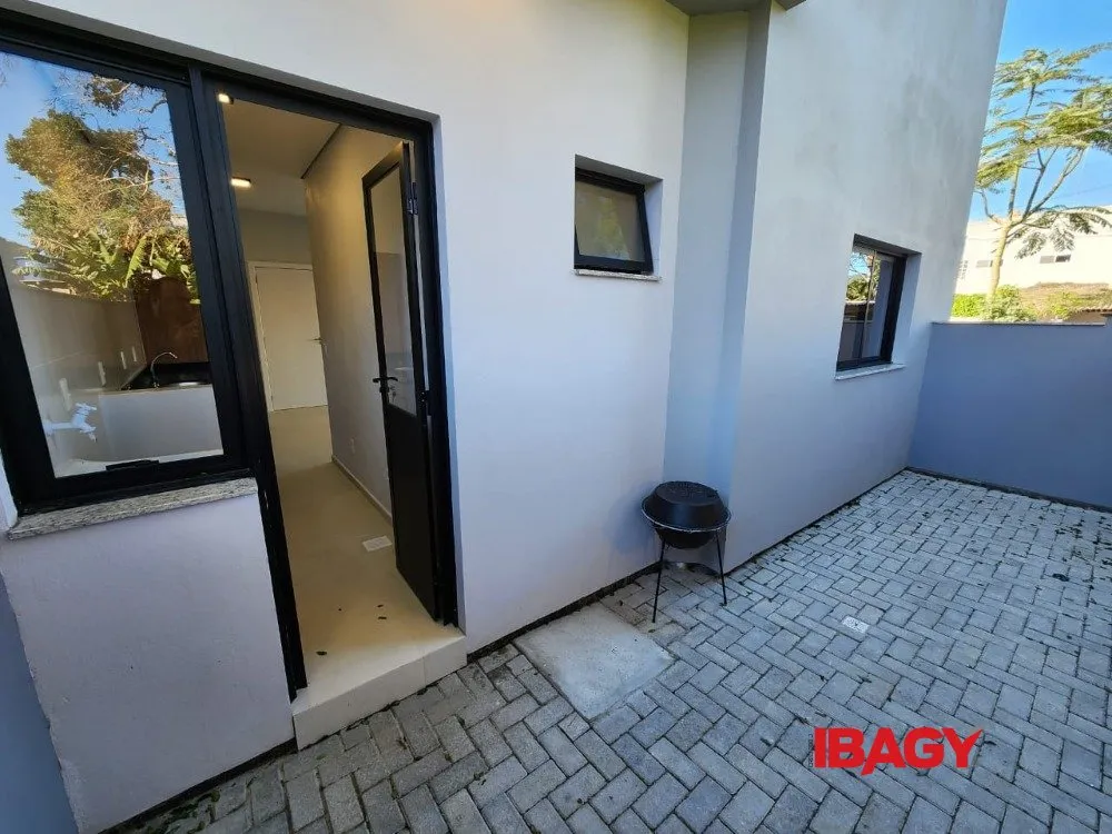 1-bedroom apartment with an open-plan kitchen — photo 15