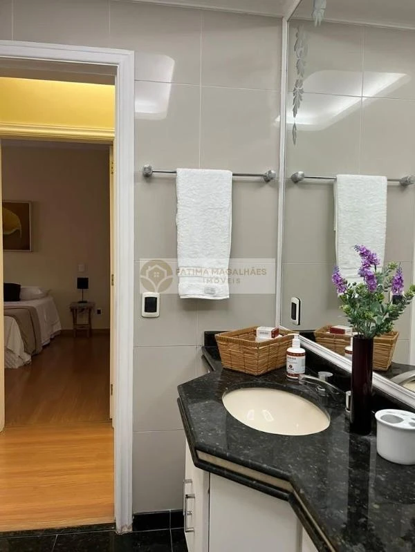Furnished apartment with 4 bedrooms, 2 en-suites and 260 m² — photo 13