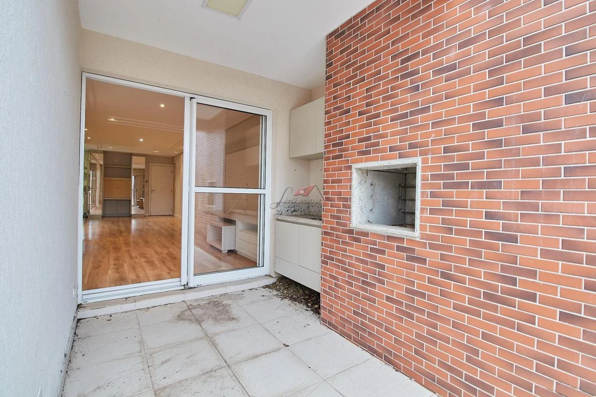 Balcony with a grill in a 2-bedroom apartment, 129 m² — photo 24
