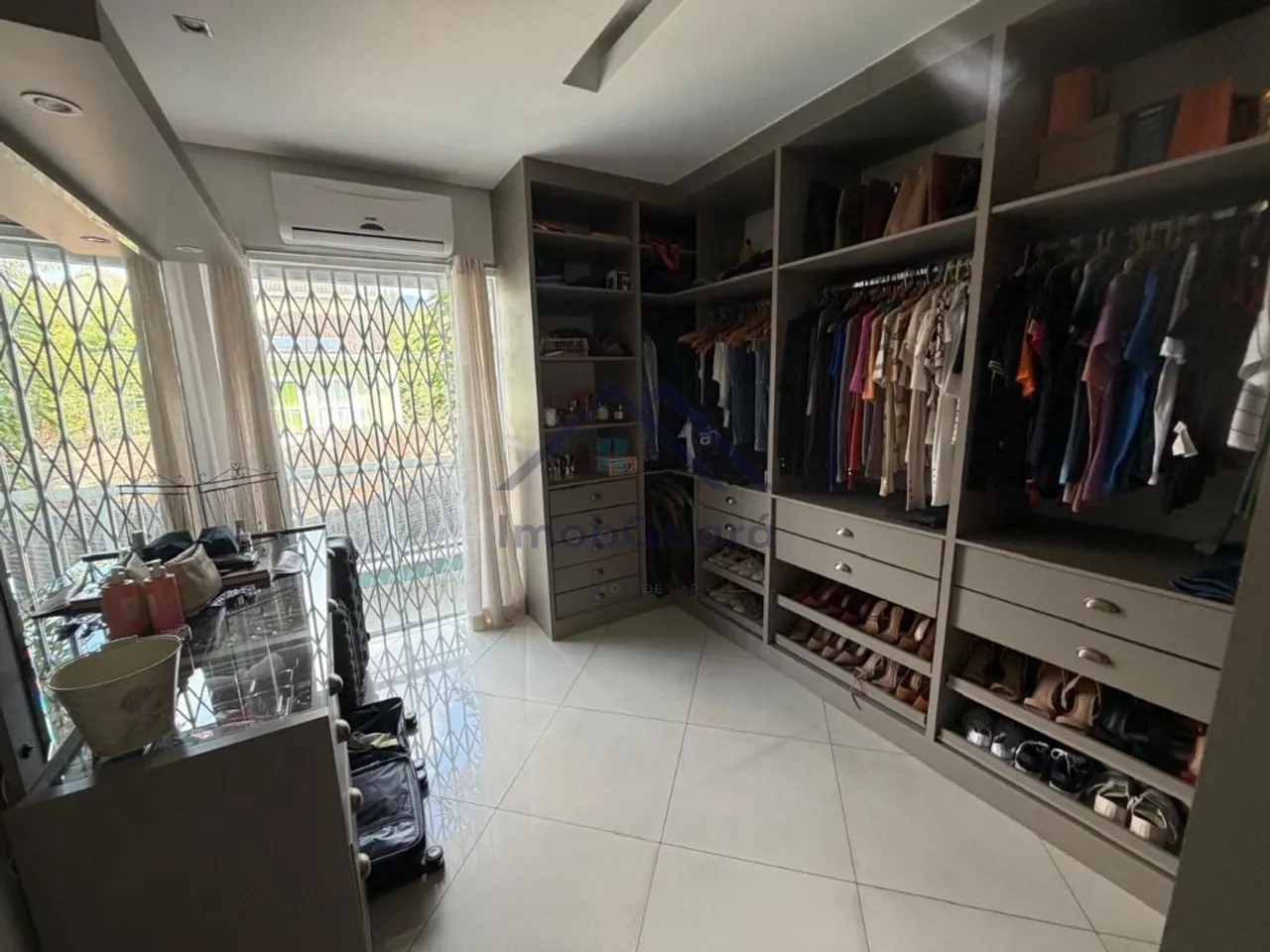 Furnished house with open-plan kitchen and gas stove — photo 6