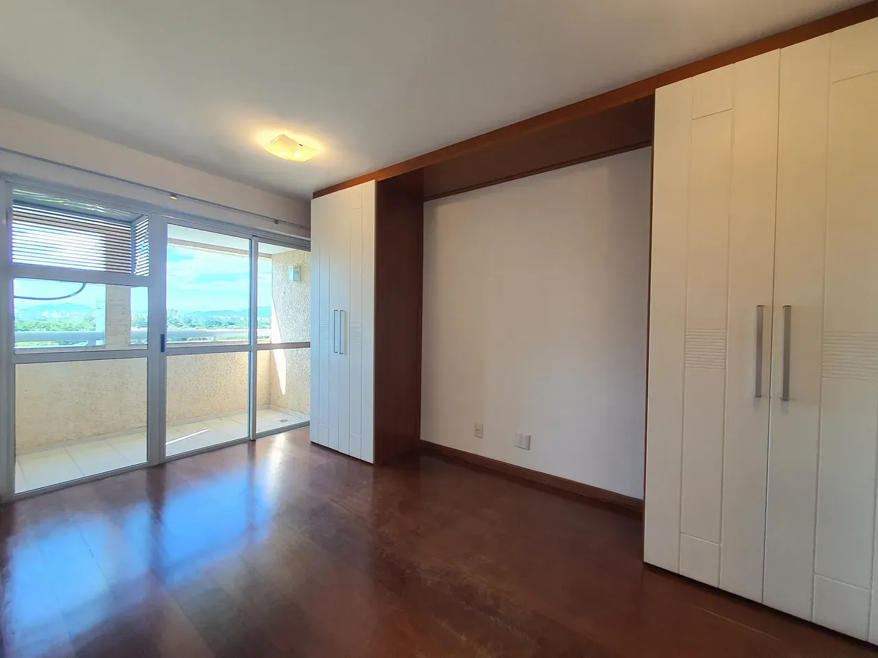 Park view in a 2-bedroom apartment, 90 m² — photo 8