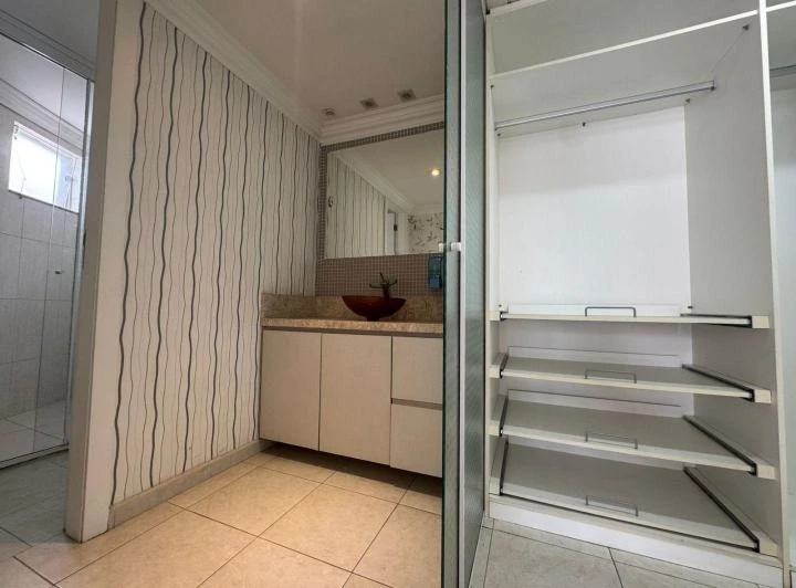 Будинок із 4 спальнями та 320 м², 5 ванних — photo 8