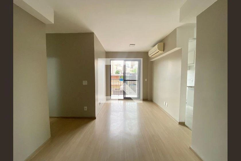 2-bedroom apartment in a building with a gym — photo 9
