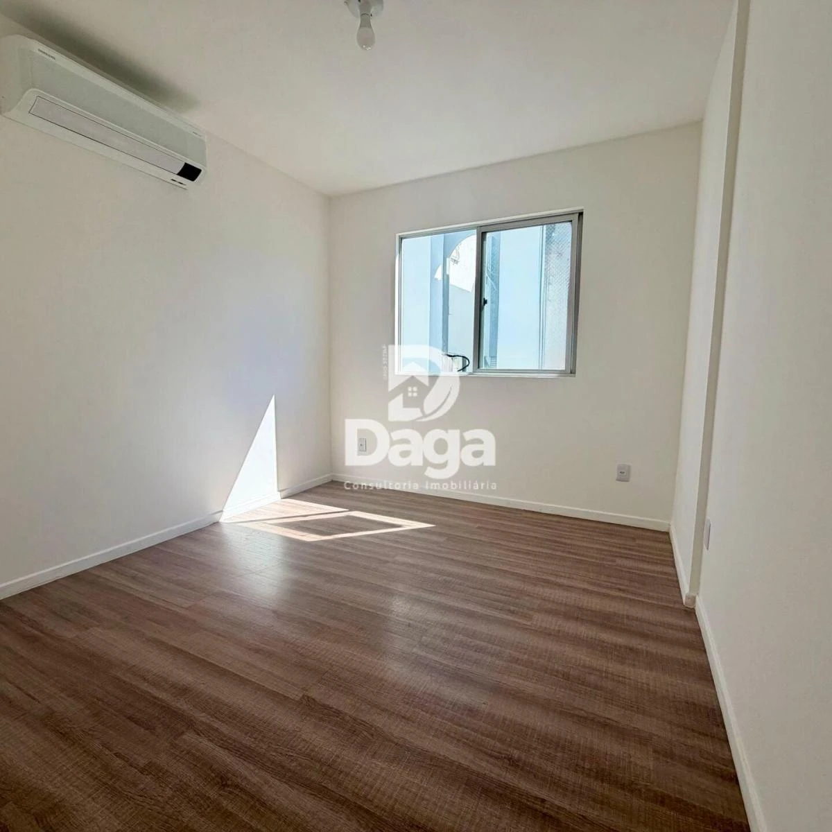 2-bedroom apartment with a separate kitchen and parking — photo 4