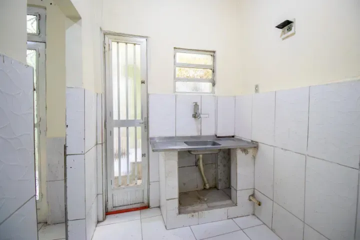 House with 1 bedroom and a separate kitchen — photo 2