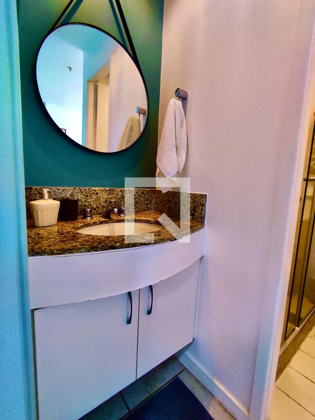 Furnished 1-bedroom apartment with open kitchen — photo 48