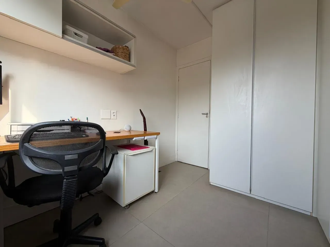 2-bedroom apartment with a glass shower — photo 4