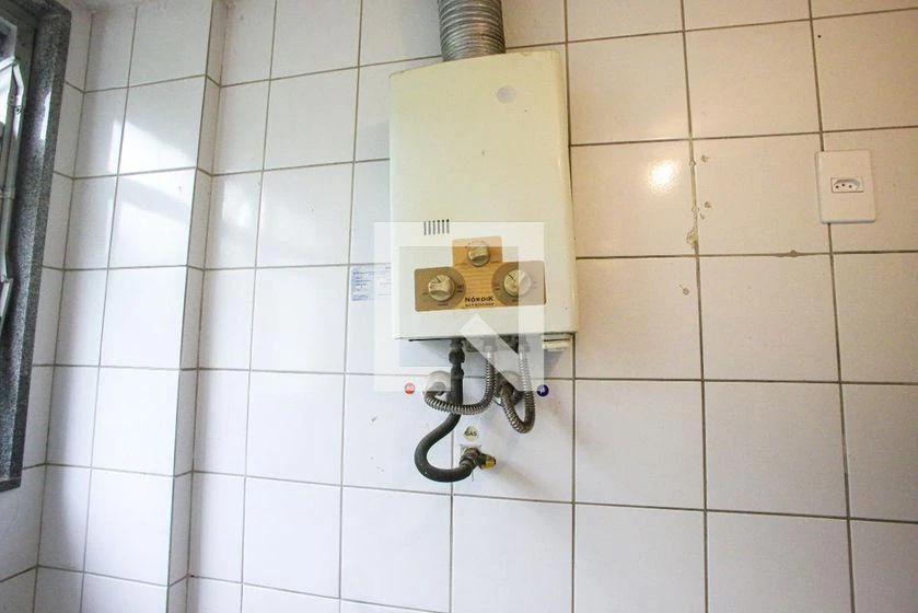 2-bedroom apartment in a building with a gym — photo 2