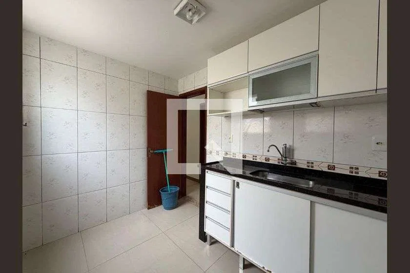 Balcony with a grill in a one-bedroom house, 75 m² — photo 16