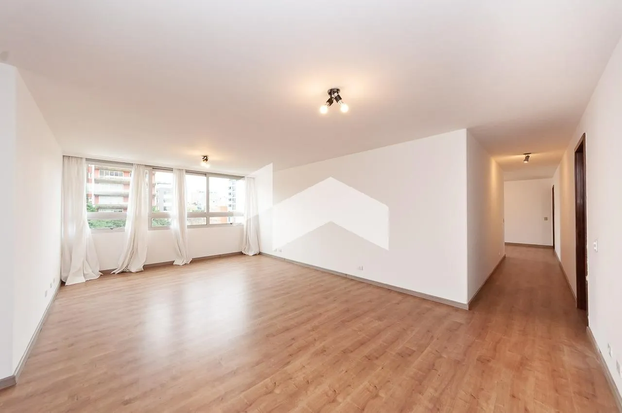 380 m² apartment with private laundry area — photo 11