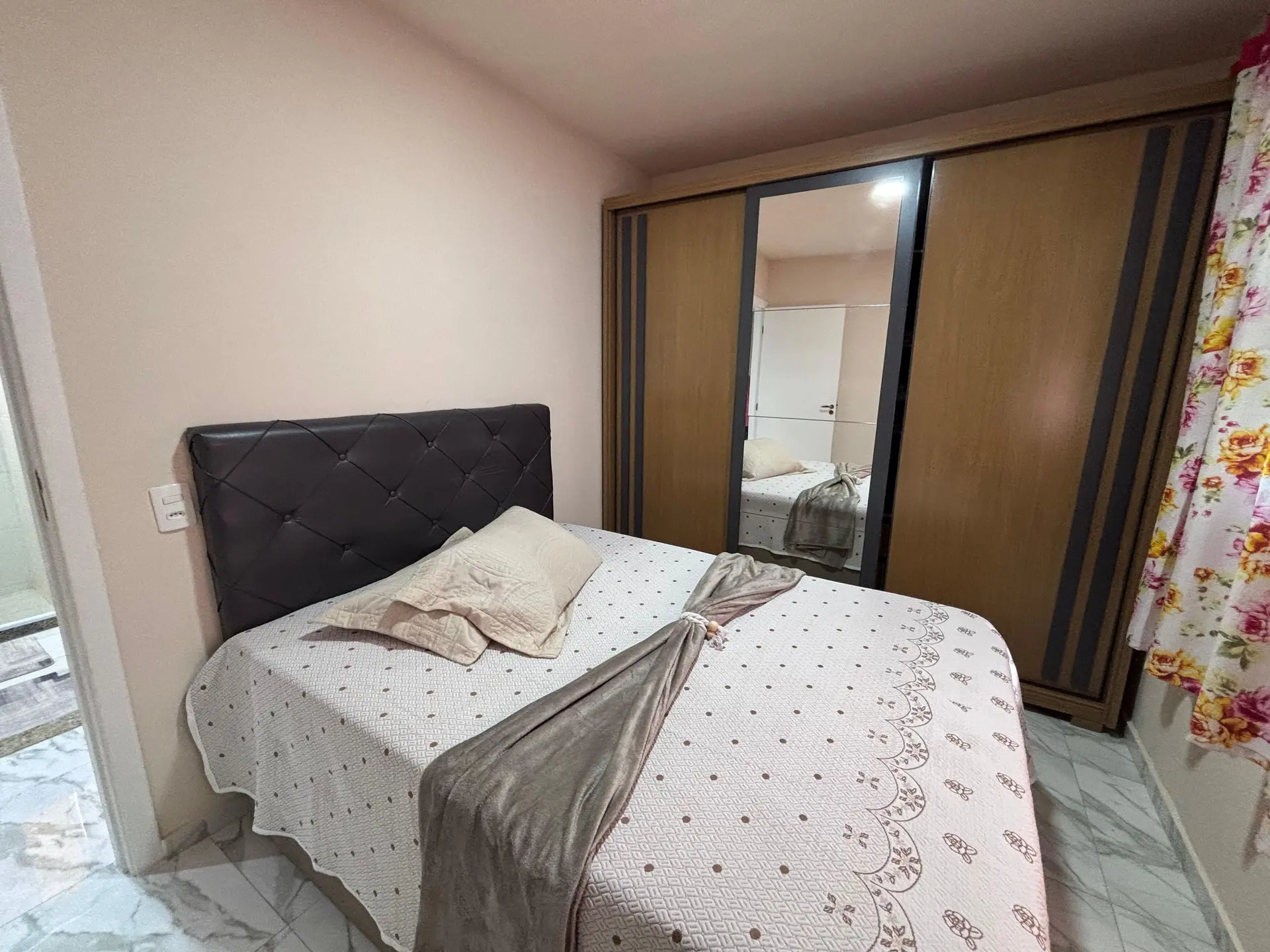 Furnished 2-bedroom apartment with open-plan gas kitchen — photo 5
