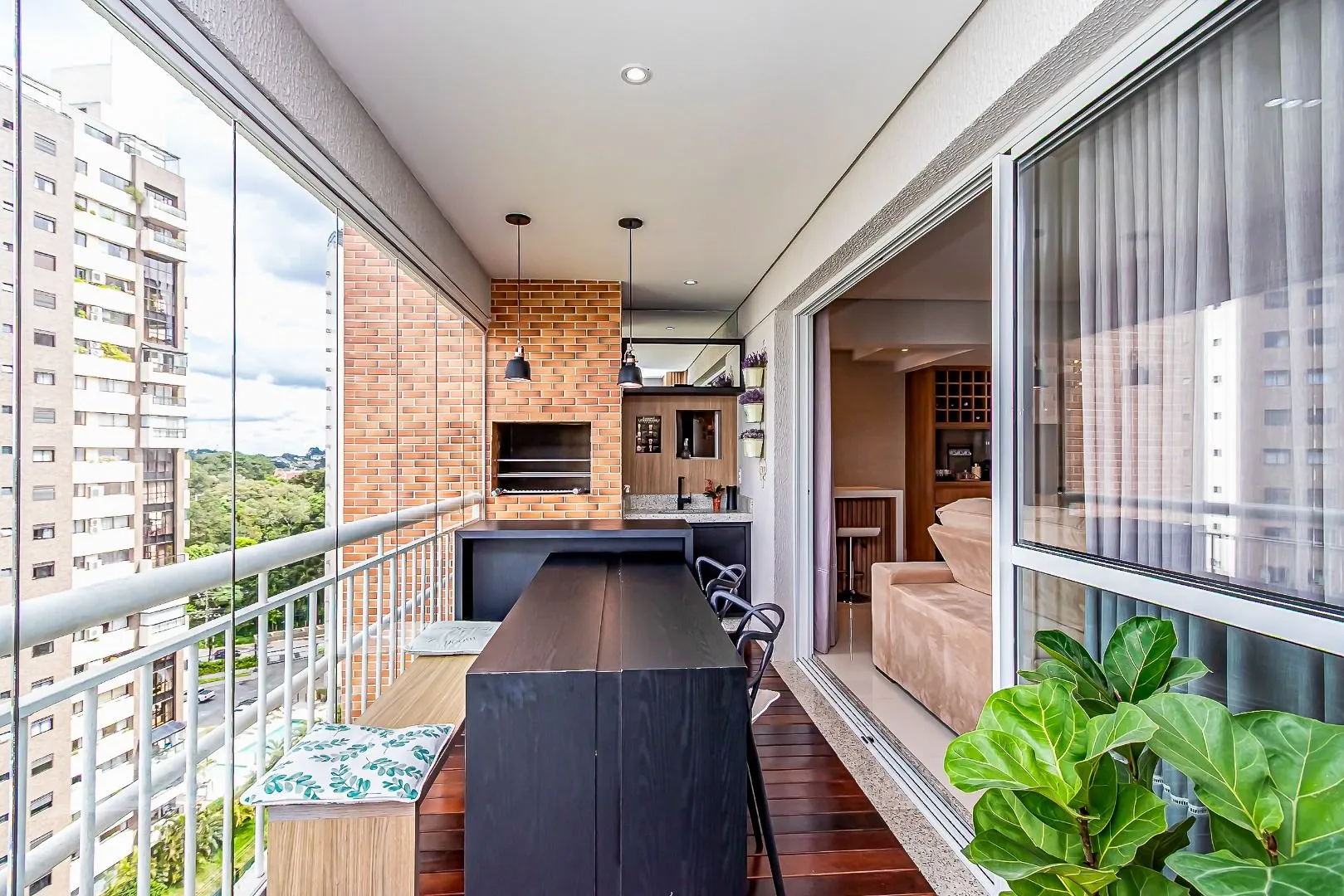 Glass-enclosed balcony in a 3-bedroom apartment, 110 m² — photo 17
