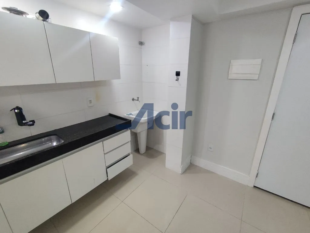 One-bedroom apartment in a building with a gym — photo 3